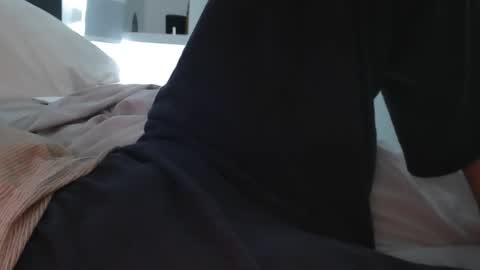 Snapshot of beautyinyoursmile chatting on 09-17-25, 03:41 love2seeudear online show from 09-17-25, 03:41