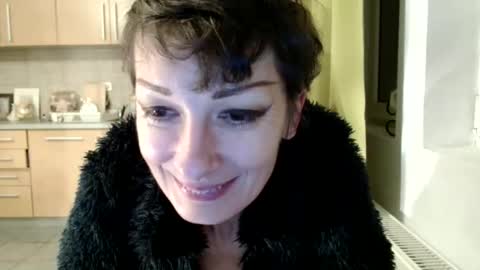 Raluca online show from 12-16-25, 07:41