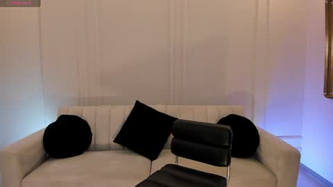 Snapshot of beccabaxter chatting on 06-23-26, 11:52 Am Becca online show from 06-23-26, 11:52