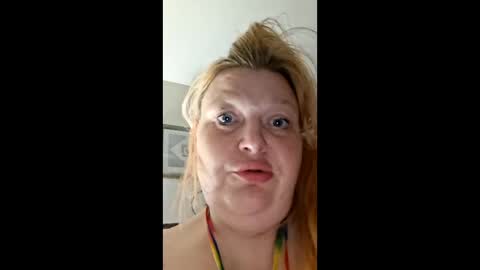 Snapshot of beccadream420 chatting on 05-27-26, 10:23 beccadream420 online show from 05-27-26, 10:23