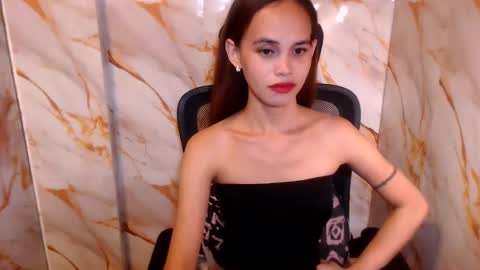 Snapshot of beccamiller22 chatting on 05-07-26, 01:11 becca online show from 05-07-26, 01:11