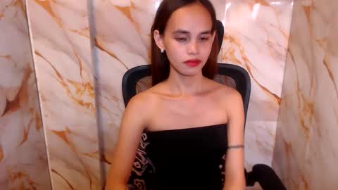 Snapshot of beccamiller22 chatting on 05-15-26, 01:56 becca online show from 05-15-26, 01:56