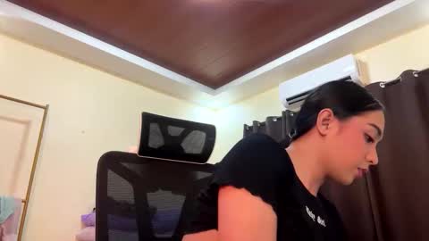 Snapshot of becinapia15 chatting on 10-04-25, 06:00 becinapia15 online show from 10-04-25, 06:00