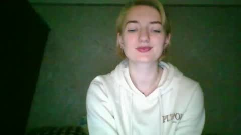 Snapshot of beckixjewelqw chatting on 04-20-26, 10:51 BeckiXJewelqw online show from 04-20-26, 10:51