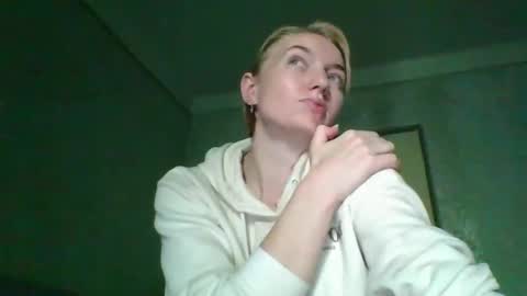 Snapshot of beckixjewelqw chatting on 05-14-26, 08:32 BeckiXJewelqw online show from 05-14-26, 08:32
