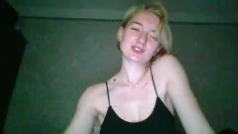 Snapshot of beckixjewelqw chatting on 05-21-26, 11:50 BeckiXJewelqw online show from 05-21-26, 11:50