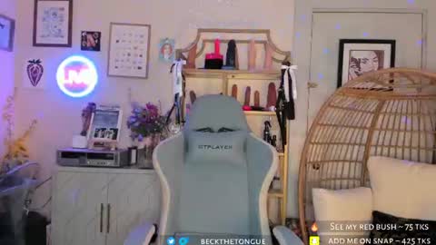 Snapshot of beckthetongue chatting on 06-17-26, 02:25 Beck the tongue online show from 06-17-26, 02:25