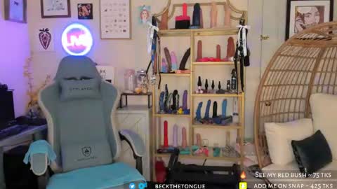 Snapshot of beckthetongue chatting on 07-15-26, 09:42 Beck the tongue online show from 07-15-26, 09:42