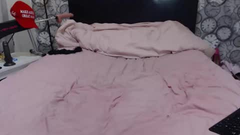 Snapshot of becky_cee chatting on 11-27-25, 09:28 Becky online show from 11-27-25, 09:28