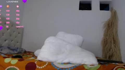 Snapshot of beckyy_18 chatting on 11-03-25, 12:24 becky online show from 11-03-25, 12:24