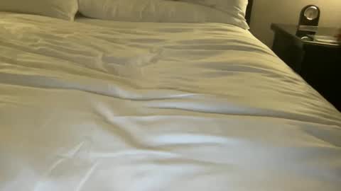 Snapshot of bed_bottom chatting on 09-30-25, 05:45 bed_bottom online show from 09-30-25, 05:45