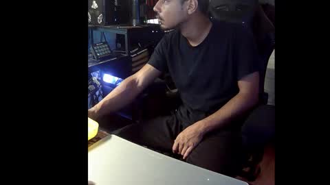 Snapshot of bedstuymonstercock90 chatting on 11-23-25, 06:08 hungnheavy online show from 11-23-25, 06:08