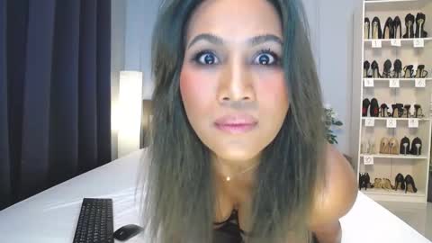 Snapshot of beebeethai chatting on 10-22-25, 02:01 Bee if you ever see the girl who can take 12 inch all the way inside the ass try me online show from 10-22-25, 02:01