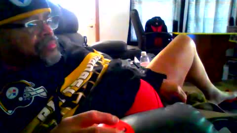 Snapshot of beef69dog chatting on 05-11-26, 02:45 BEEF69DOG online show from 05-11-26, 02:45