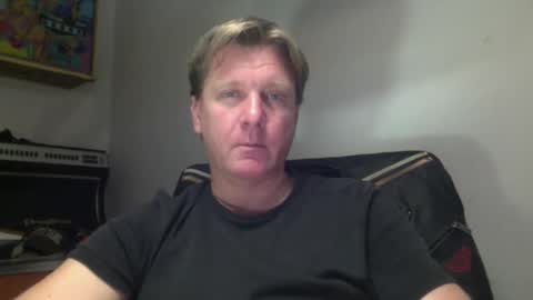 Snapshot of beefeater_7 chatting on 11-18-25, 09:08 beefeater_7 online show from 11-18-25, 09:08