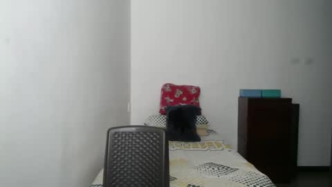 Snapshot of beefypecs_10 chatting on 05-16-26, 06:50 Criss2fer online show from 05-16-26, 06:50