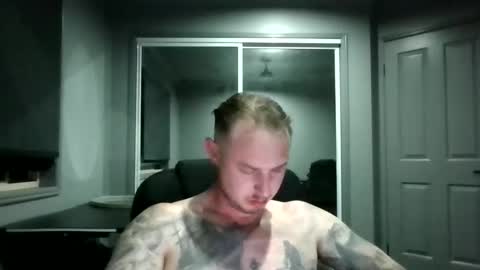 Snapshot of beelzebubxo chatting on 12-22-25, 11:40 beelzebubxo online show from 12-22-25, 11:40