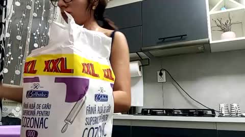 Snapshot of bela747741 chatting on 12-29-24, 04:08 kevin and Bella online show from 12-29-24, 04:08