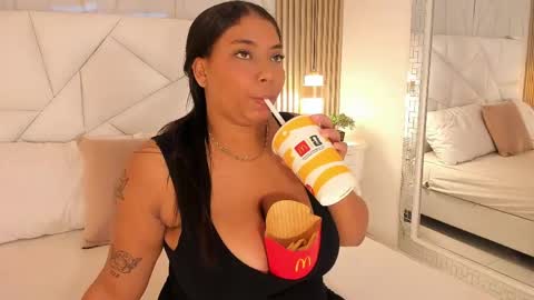 Snapshot of belacampbell chatting on 05-20-26, 05:24 Bela online show from 05-20-26, 05:24