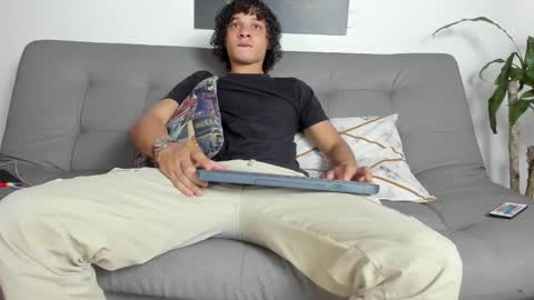 independent model online show from 03-09-25, 07:37