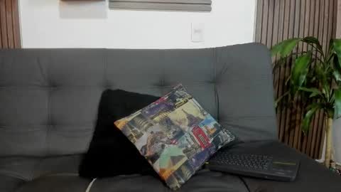 independent model online show from 10-22-25, 03:18