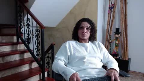 independent model online show from 11-12-25, 10:41