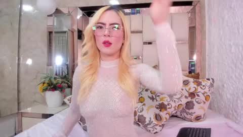Snapshot of belinda_dulce chatting on 04-23-26, 12:04 Belinda online show from 04-23-26, 12:04