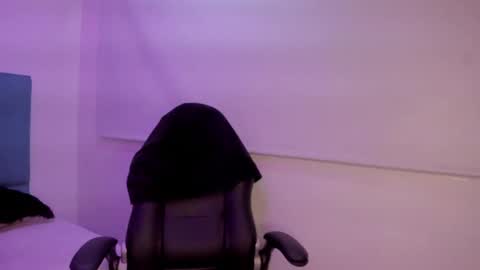 Bella online show from 09-26-25, 03:54