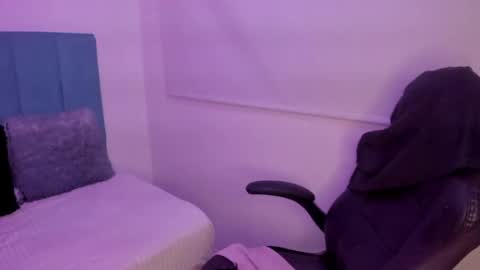 Bella online show from 09-26-25, 04:00