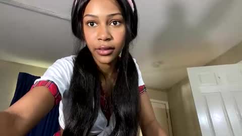 Snapshot of bella19sua chatting on 09-21-25, 08:10 bella19sua online show from 09-21-25, 08:10