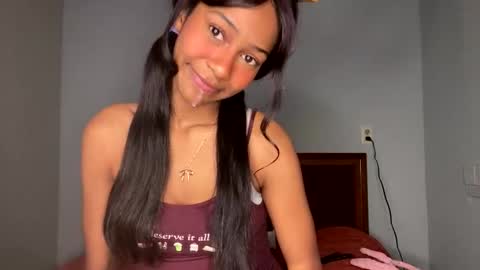 Snapshot of bella19sua chatting on 11-24-25, 05:18 bella19sua online show from 11-24-25, 05:18