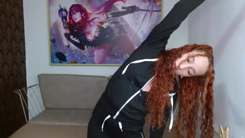 Snapshot of bella__rouse_ chatting on 11-16-25, 01:17 Bella online show from 11-16-25, 01:17