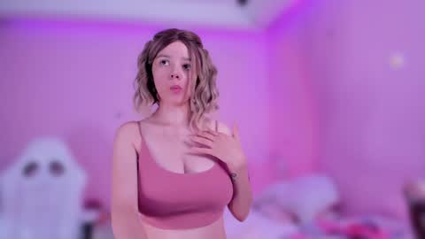 Snapshot of bella_adams_ chatting on 02-01-25, 11:37 isabella online show from 02-01-25, 11:37