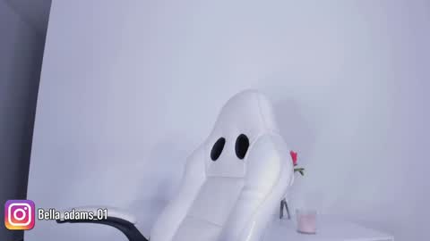 Snapshot of bella_adams_ chatting on 10-04-25, 04:43 isabella online show from 10-04-25, 04:43