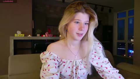 Snapshot of bella_amoury chatting on 03-12-25, 04:35 Bella online show from 03-12-25, 04:35