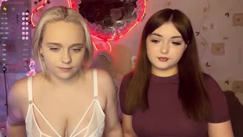 bella_and_alice online show from 11-19-25, 02:17
