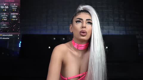 Snapshot of bella_blonda chatting on 01-10-25, 10:57 Emma Bella online show from 01-10-25, 10:57