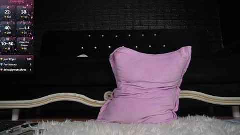 Snapshot of bella_blonda chatting on 01-19-25, 11:43 Emma Bella online show from 01-19-25, 11:43