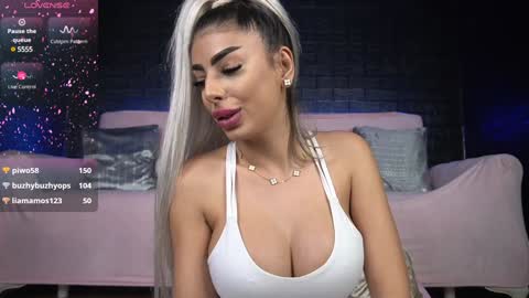 Snapshot of bella_blonda chatting on 02-06-25, 10:21 Emma Bella online show from 02-06-25, 10:21