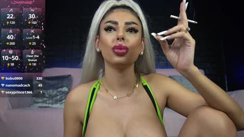 Snapshot of bella_blonda chatting on 02-07-25, 08:10 Emma Bella online show from 02-07-25, 08:10