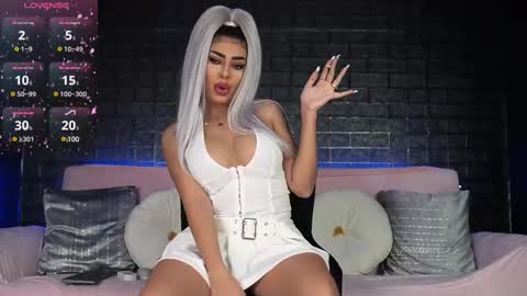 Snapshot of bella_blonda chatting on 02-13-25, 07:52 Emma Bella online show from 02-13-25, 07:52