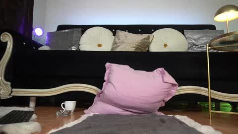 Snapshot of bella_blonda chatting on 02-17-25, 01:47 Emma Bella online show from 02-17-25, 01:47