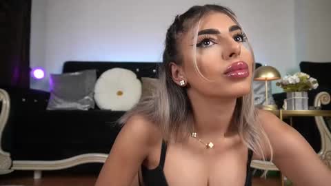 Snapshot of bella_blonda chatting on 02-19-25, 08:10 Emma Bella online show from 02-19-25, 08:10