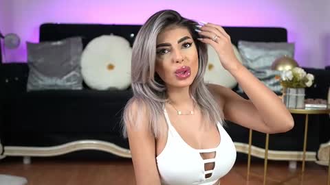 Snapshot of bella_blonda chatting on 02-21-25, 09:54 Emma Bella online show from 02-21-25, 09:54