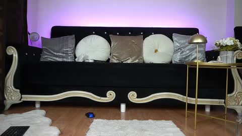 Snapshot of bella_blonda chatting on 03-06-25, 11:31 Emma Bella online show from 03-06-25, 11:31