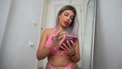 Snapshot of bella_blonda chatting on 09-25-25, 11:30 Emma Bella online show from 09-25-25, 11:30