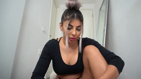 Snapshot of bella_blonda chatting on 10-02-25, 11:45 Emma Bella online show from 10-02-25, 11:45