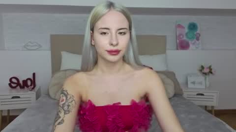 Snapshot of bella_crazyy chatting on 06-10-26, 10:19 Bella online show from 06-10-26, 10:19