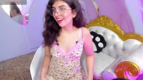 Snapshot of bella_cuttee chatting on 07-24-26, 07:23 B E L L A online show from 07-24-26, 07:23