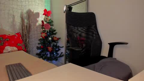 Snapshot of bella_desi chatting on 12-20-24, 03:10 Dessi online show from 12-20-24, 03:10